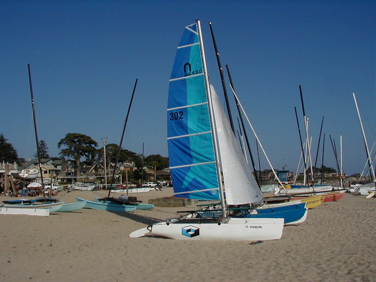 Attached picture 36260-nacra 450 on beach.JPG